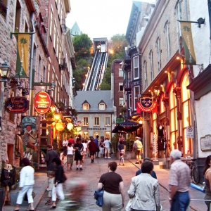 Place Royale and along Rue du Petit-Champlain