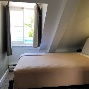single room, share bathroom